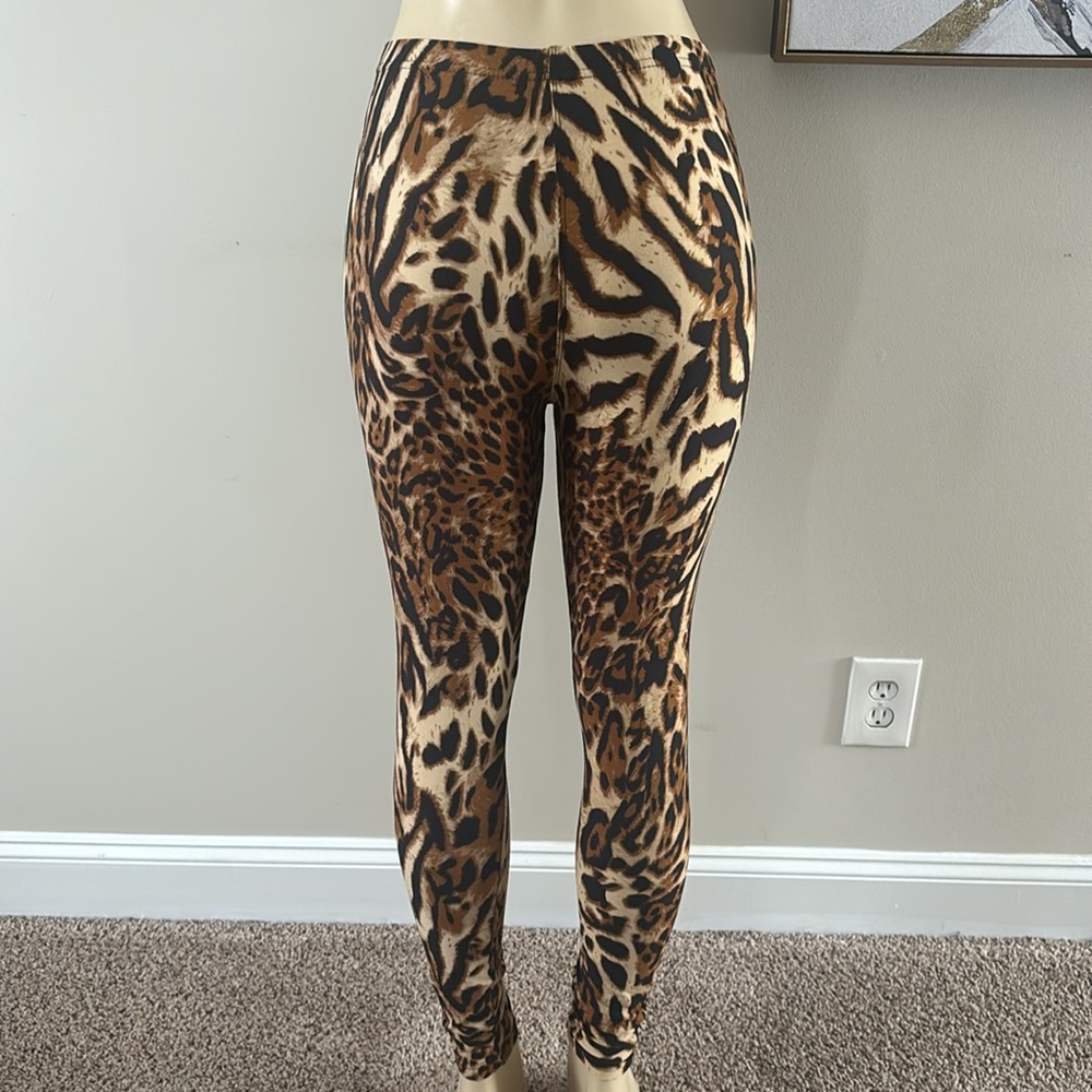 BUTTERY SMOOTH PREDATOR LEOPARD LEGGINGS AND BRA SET size S/M - Picture 10 of 10